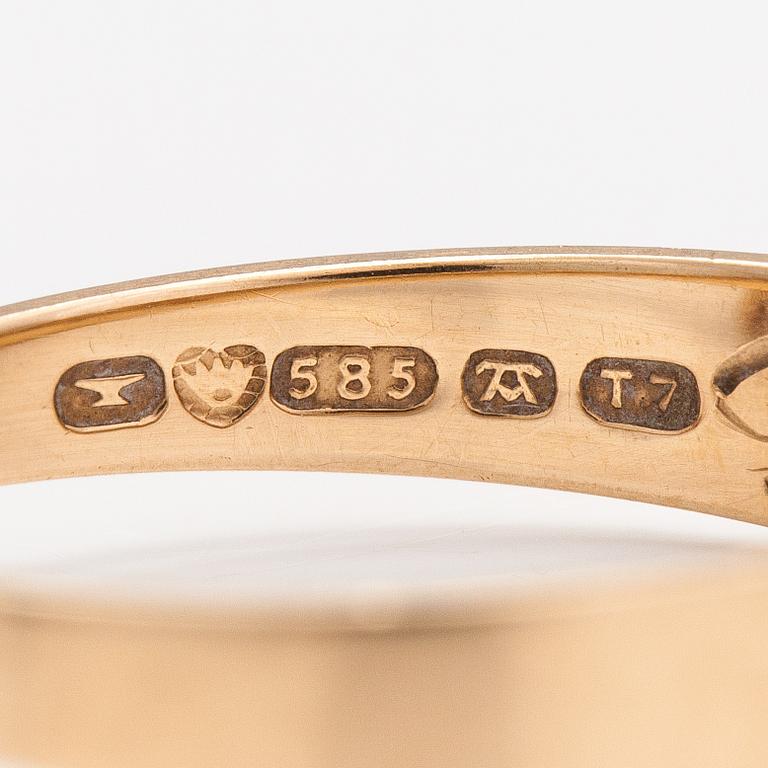 Elis Kauppi, A 14K gold ring with a ca. 0.01 ct diamond. Kupittaan kulta, Turku 1972.