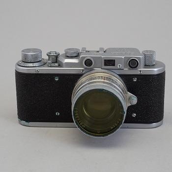 A mid 20th century ZORKI Camera no nr 99947 with a 1:2 F= 5 cm lens. From the Soviet Union.