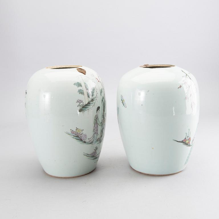 Two Chinese vases, Early 20th Century.