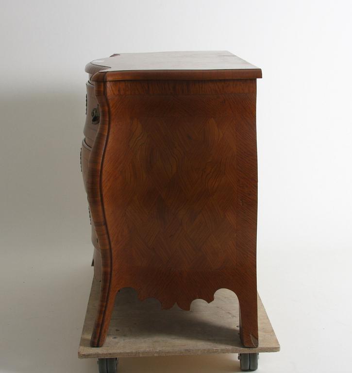 BYRÅ, rokoko, 1700-talets mitt.