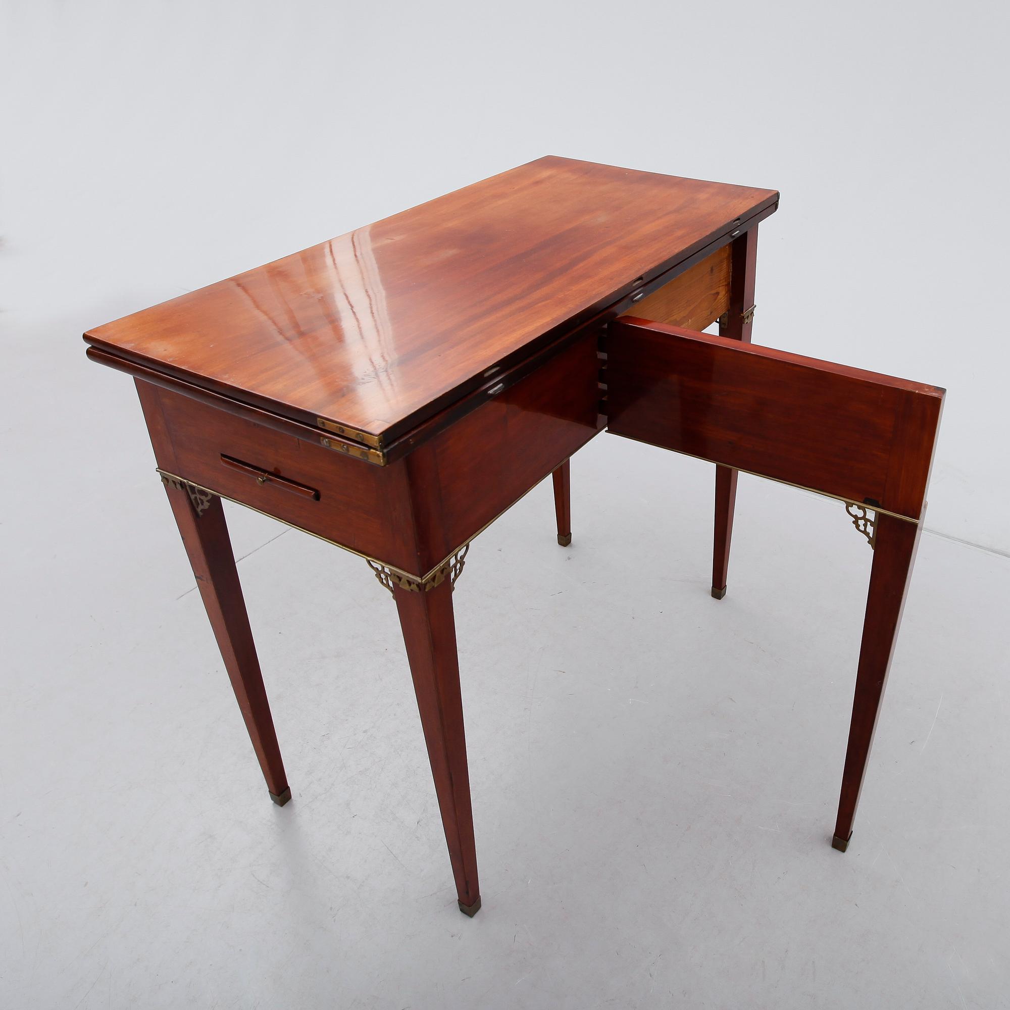 SPELBORD, sengustavianskt, omkring år 1800.