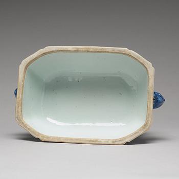 A blue and white tureen with cover and similar stand, Qing dynasty, Qianlong (1736-95).