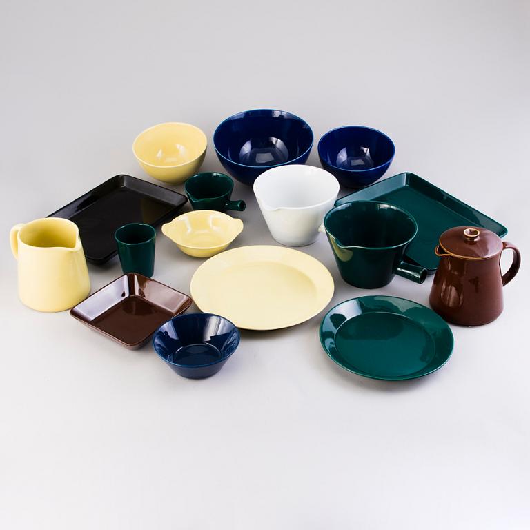 KAJ FRANCK, A 67-piece SET OF KILTA / TEEMA FAYENCE / PORCELAIN by Arabia.