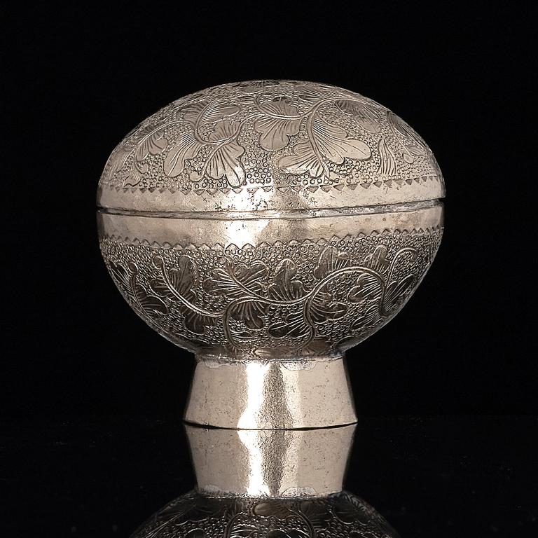 Ask med lock, silver. Tangdynastin (618-907).