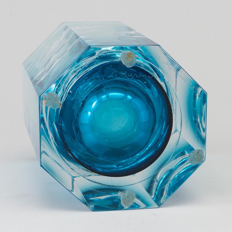 OLLE ALBERIUS, an Orrefors Ariel glass vase, 1990.