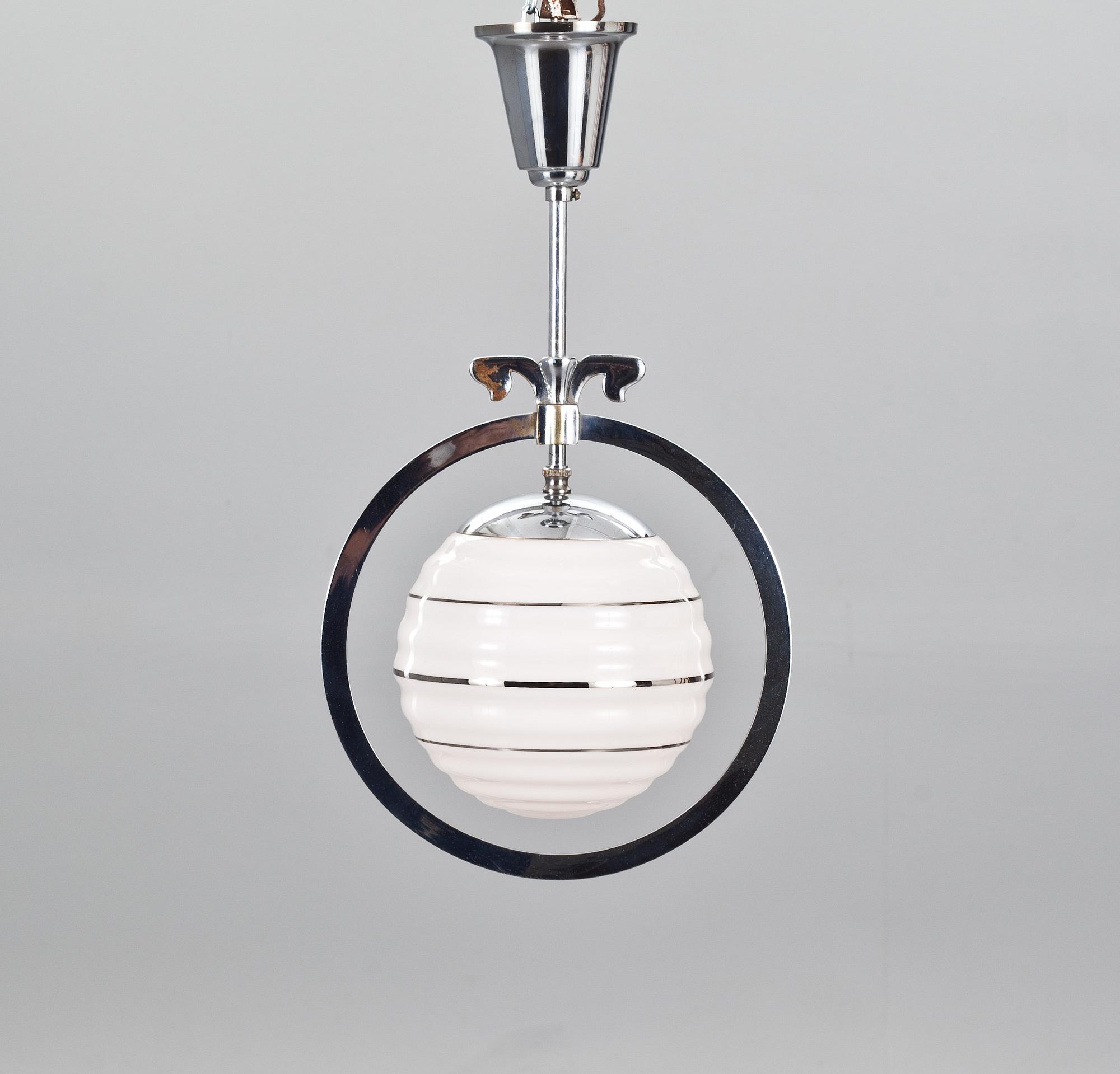 TAKLAMPA, art deco. 1900-talets första hälft. Höjd ca 52 cm.