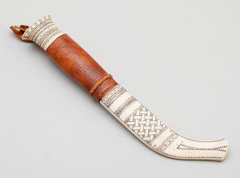 SAMEKNIV, ben och läder, otydligt monogramsign RL.