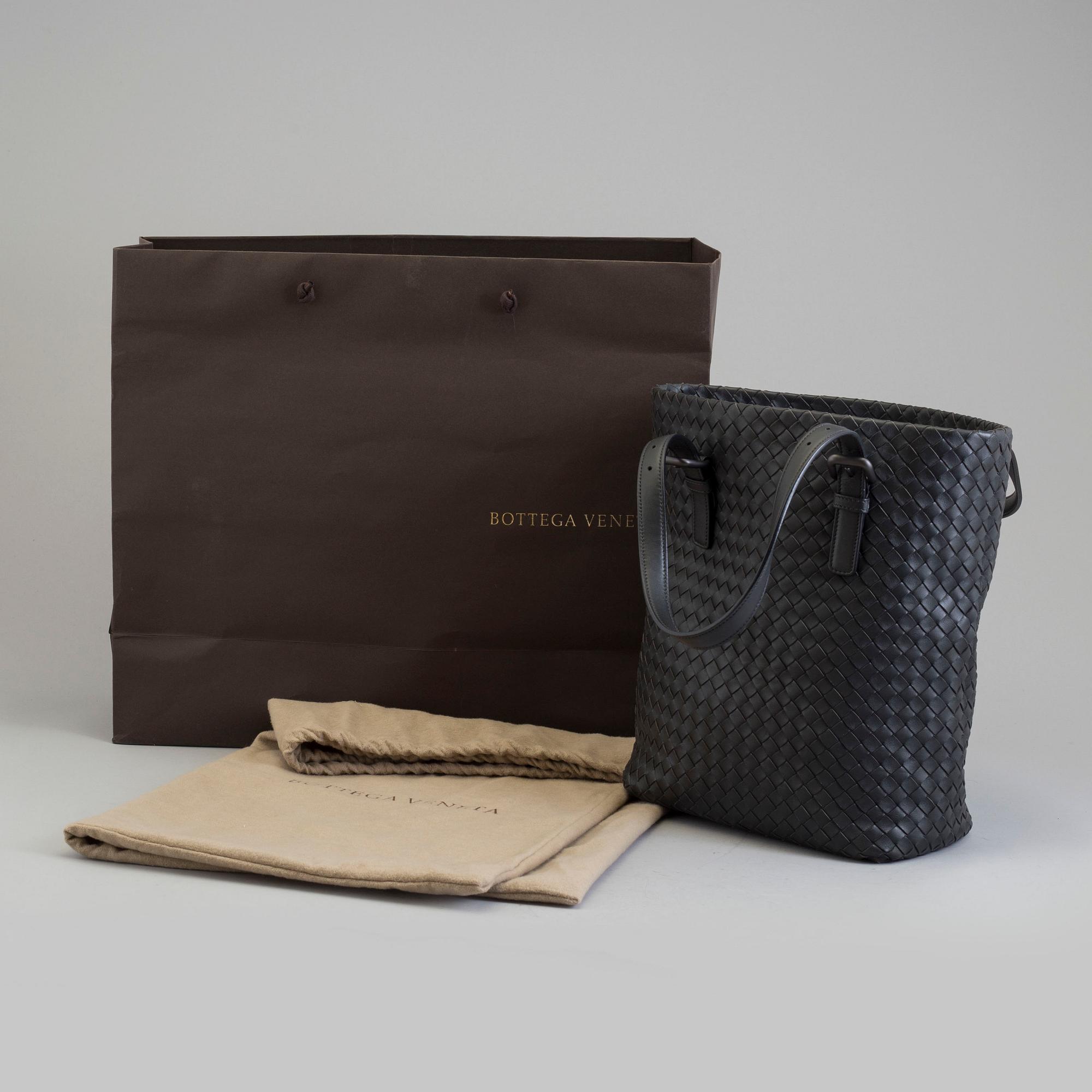 VÄSKA, Bottega Veneta.