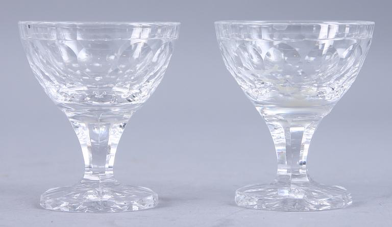 GLASSERVISDELAR, 54 st, sign samt etikettmärkta Orrefors.