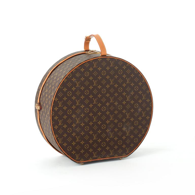 LOUIS VUITTON, a monogram canvas hat box.