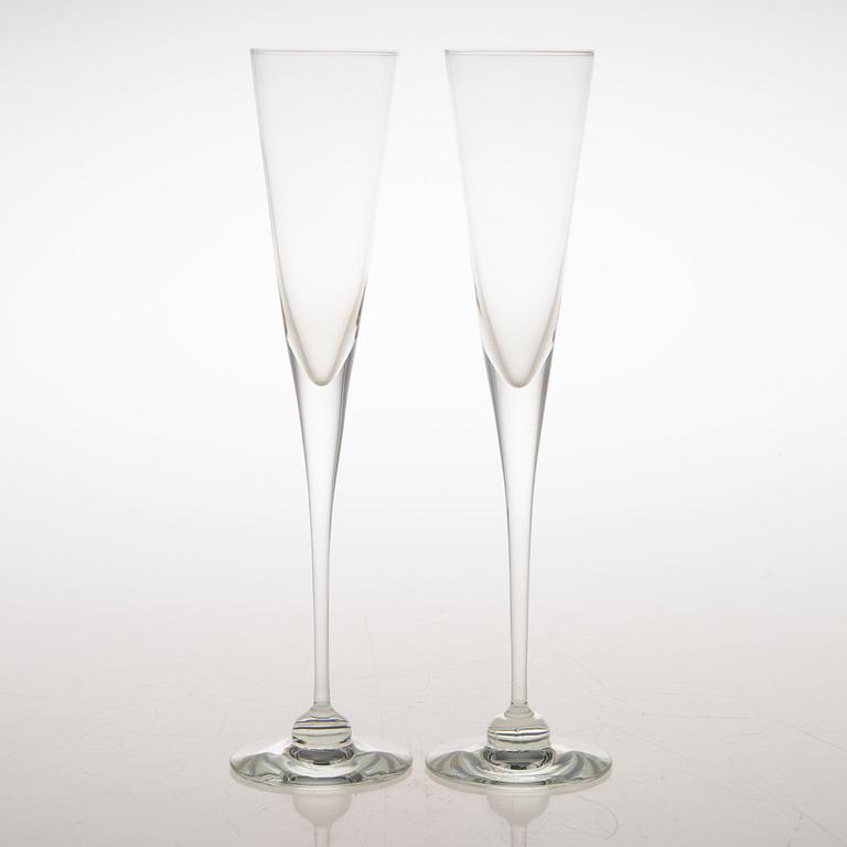 Six "Aurora" champagne glasses by Heikki Orvola produced by Arabia, Finland in the late 20th century.