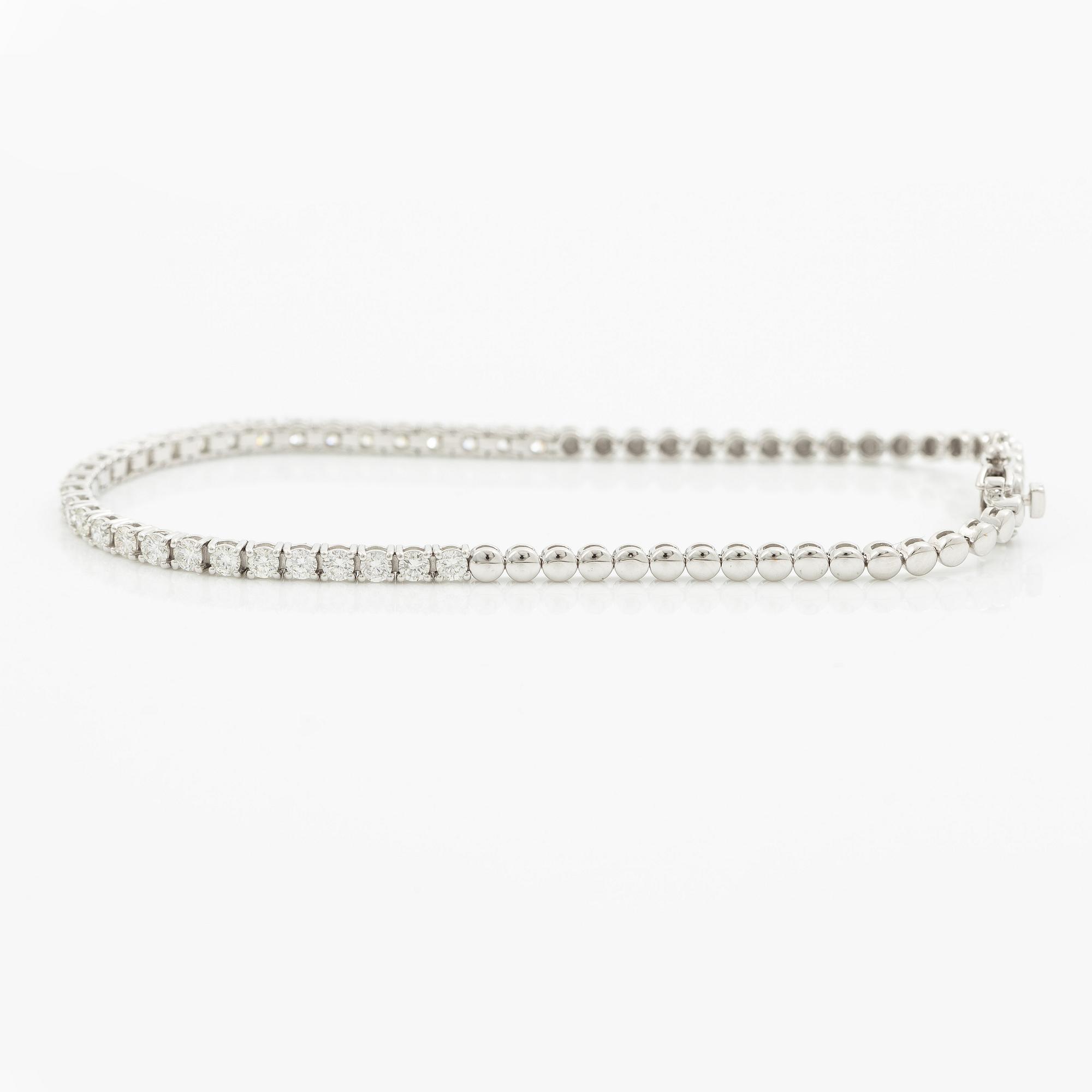 Bracelet 18K white gold with brilliant-cut diamonds.