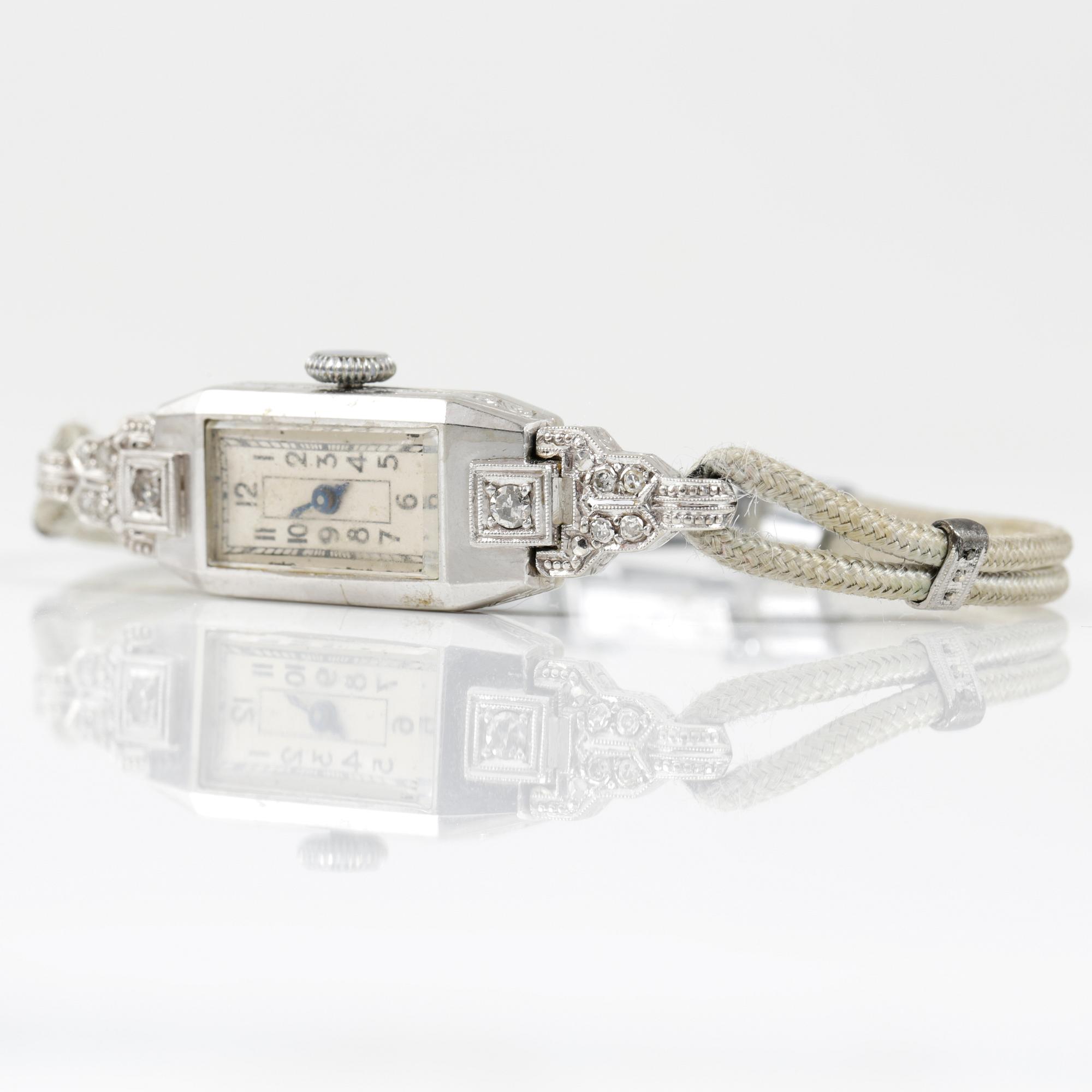 ARMBANDSUR, 14 K vitguld. Totalvikt ca 10 gram.