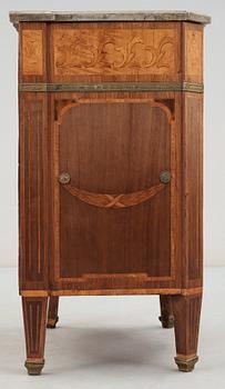 BYRÅ, av Gustaf Foltiern (mästare i Stockholm 1771-1804) , ej signerad. Gustaviansk.