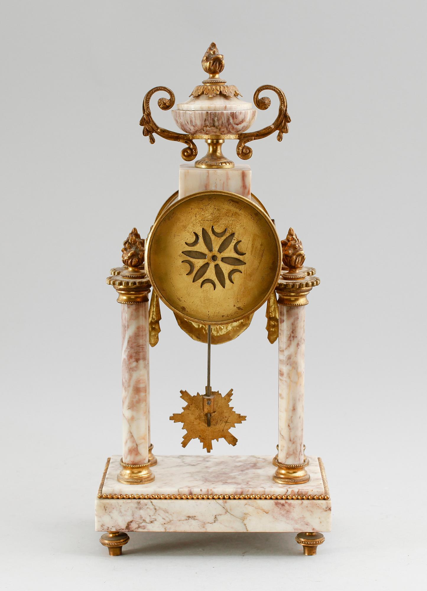 BORDSPENDYL, gustaviansk stil, 1900-talets första hälft.