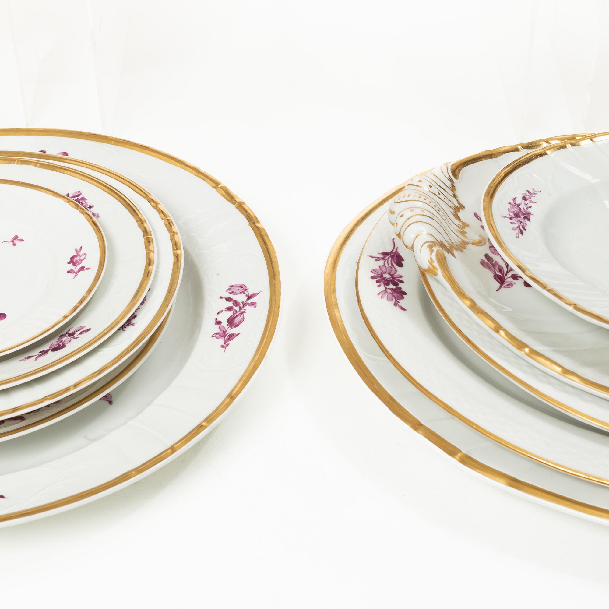 Royal Copenhagen, dinner service, 72 pieces, 'Juliane Marie Purple' 1905.