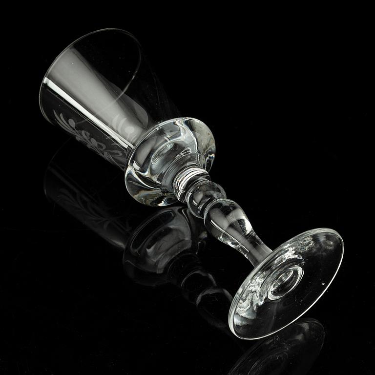 A set of 11 wine glasses and a bottle with stopper, 1900-tal.
