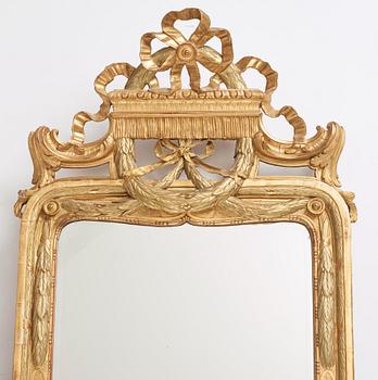 Spegel, av Johan Åkerblad (mästare i Stockholm 1758-99), signerad, Gustaviansk.