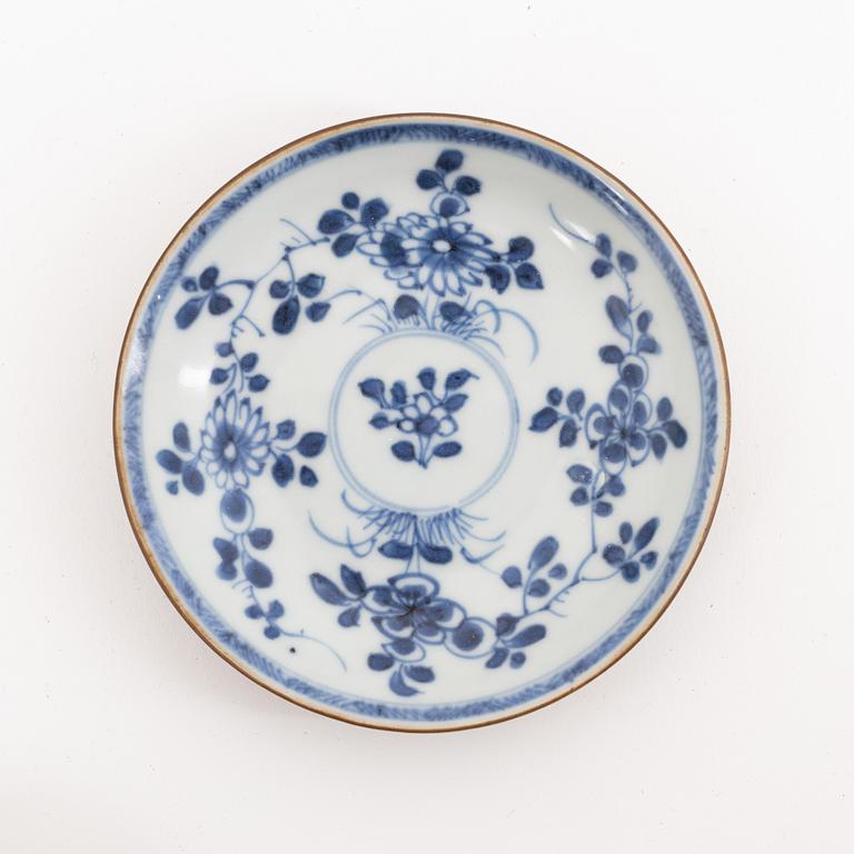 A group of 10 blue and white and capuciner glazed dishes, Qing dynasty, Kangxi (1662-1722). "The Ca Mau Shipwreck".