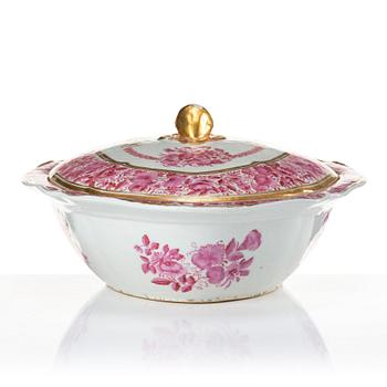 Karotter med lock, tre stycken, kompaniporslin. Qingdynastin, Jiaqing (1796-1820).