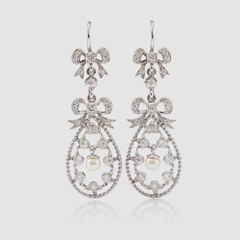 1367. A pair of brilliant-cut diamond earrings. Total carat weight circa 1.00 ct.