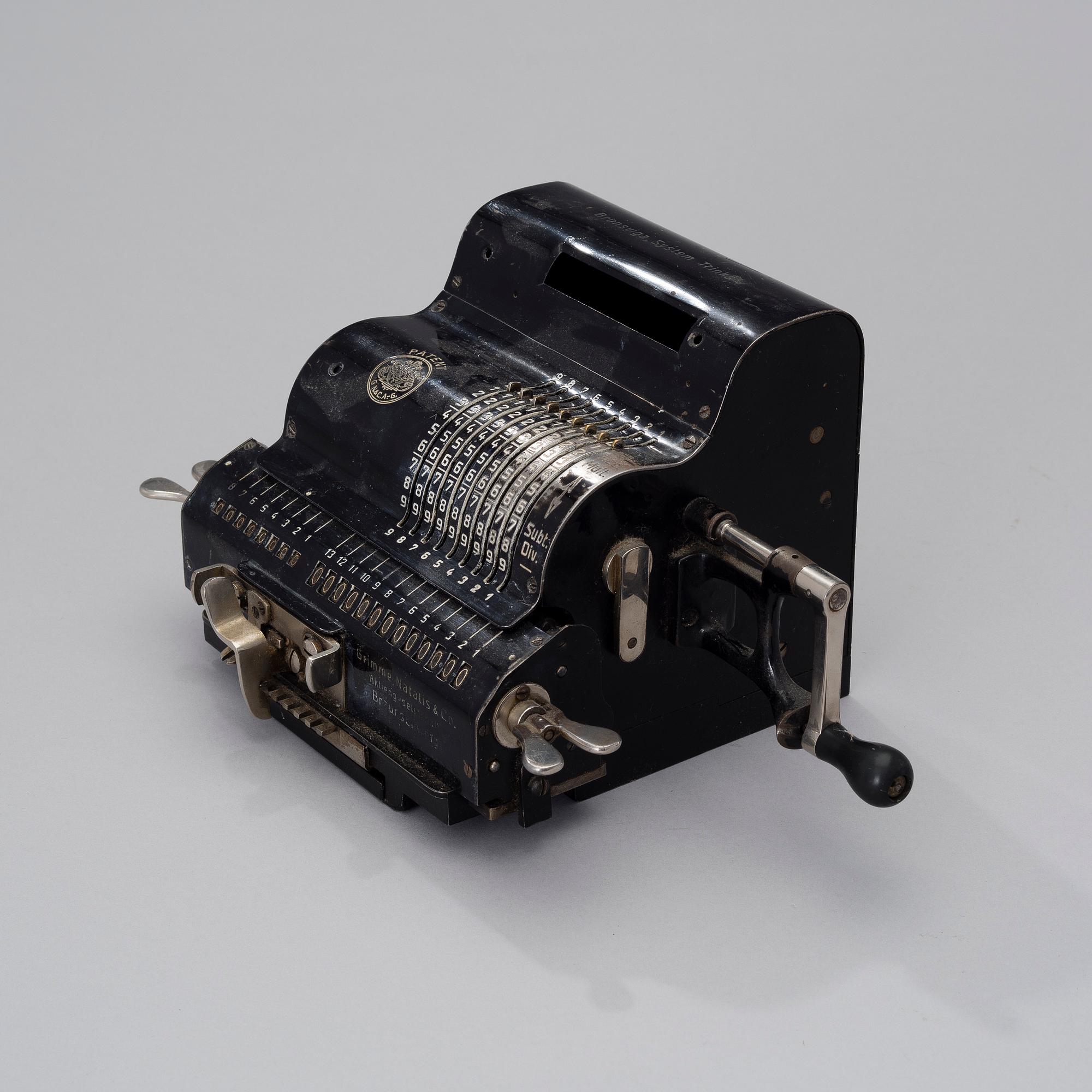A 1920'S GERMAN Brunsviga System Trinks CALCULATING MACHINE. - Bukowskis