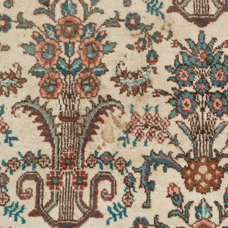 A Tabriz, ca 295 x 195 cm.