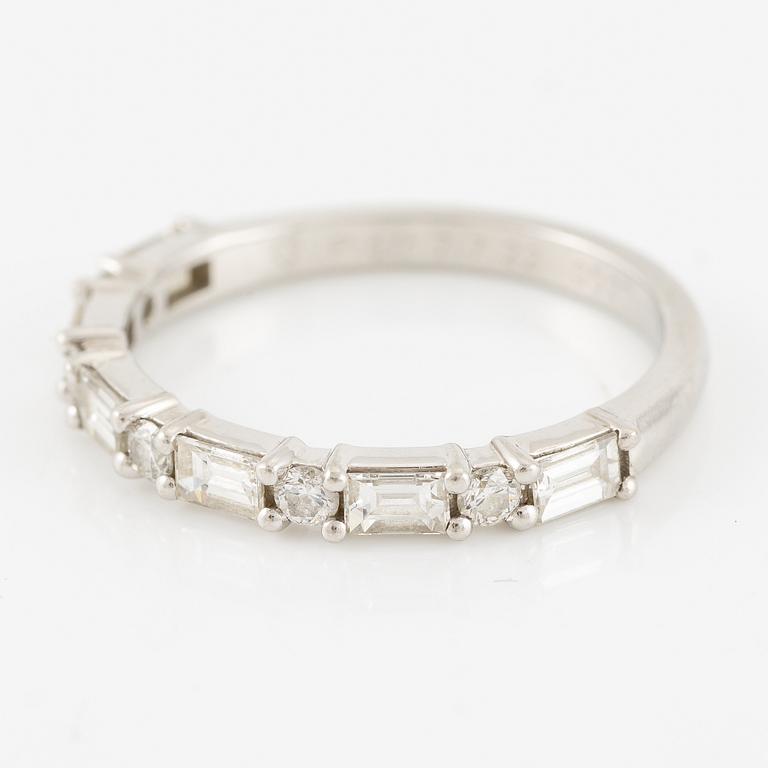 Ring platina med baguette- och runda briljantslipade diamanter, Emma Engelbert.