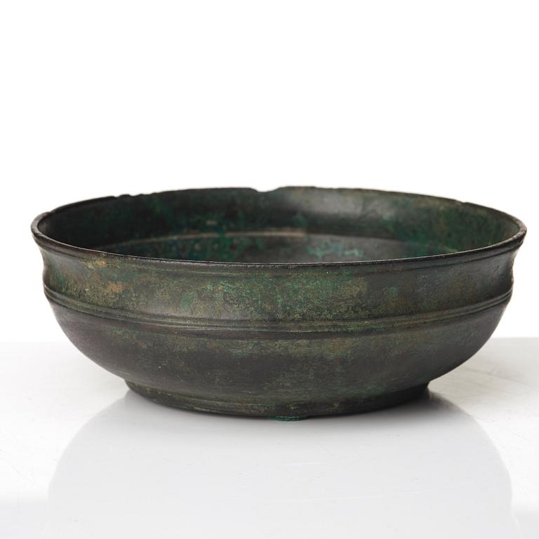 A ritual bronze vessel, presumably Han dynasty (206 BC–220 AD).