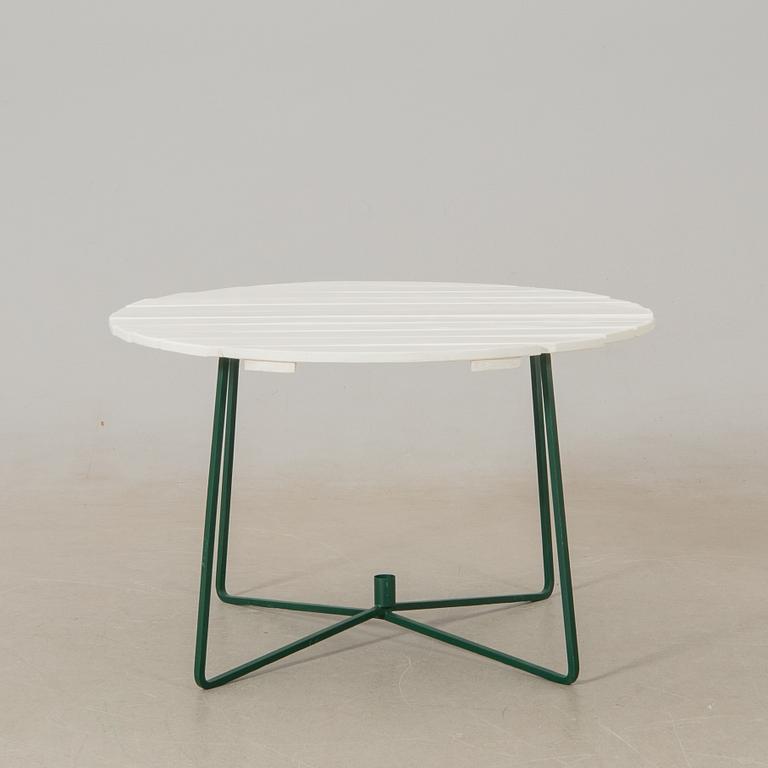 Arthur Lindqvist, garden group 5 dlr model 9A and chair no. 1, Grythyttan 20th century.