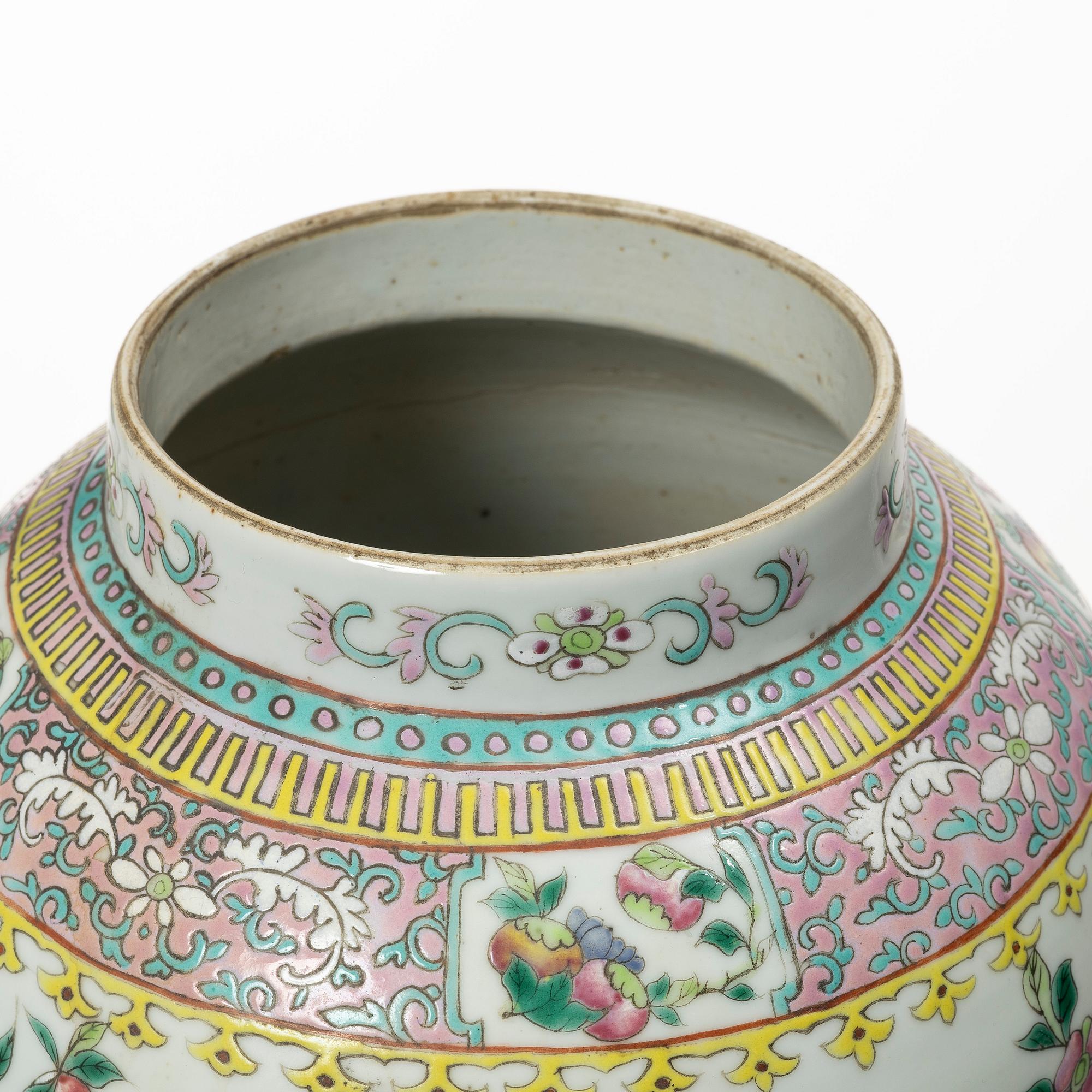 Urna med piedestal, Kina, 1900-talets första hälft.