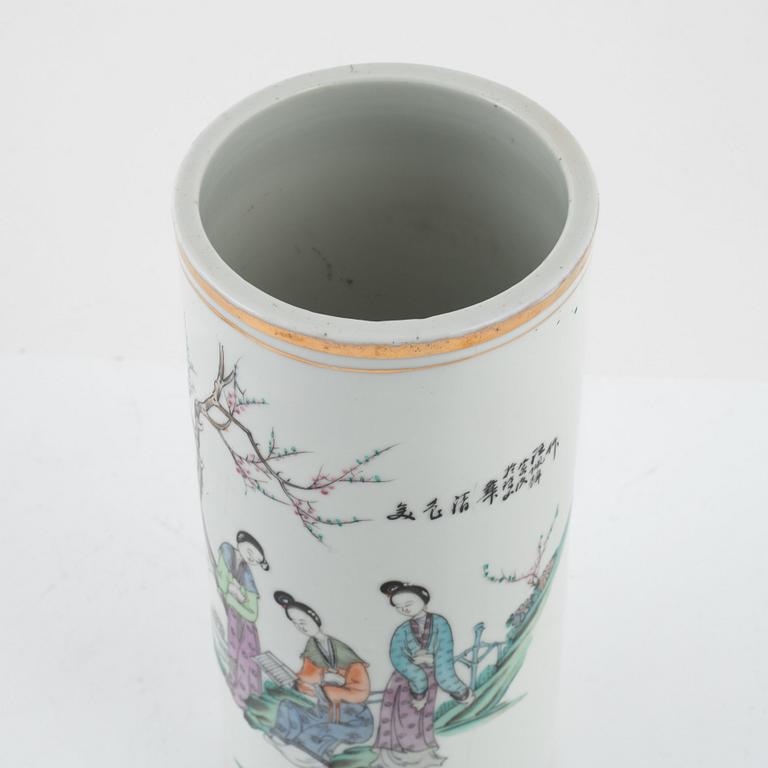 A Chinese porcelain Vase, 20th century.