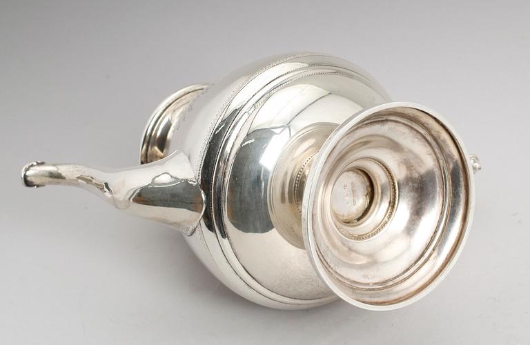 KAFFEKANNA, silver, CG Hallberg, Stockholm 1881. Vikt ca 490 gram.