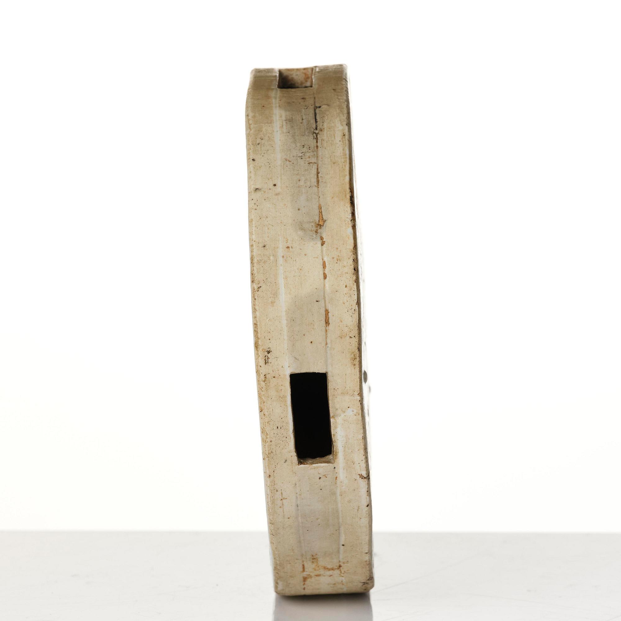A famille verte 'figural' herb brick, Qing dynasty, Kangxi (1662-1722).
