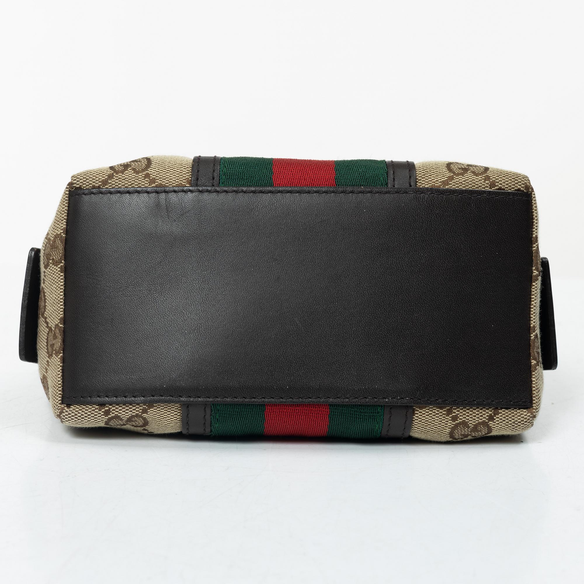 Gucci, bag, "Messenger bag" and toiletry bag.