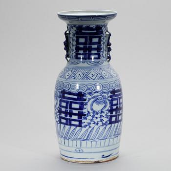GOLVURNA, porslin, Kina, 1900-tal.