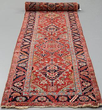 MATTO, a semi-antique Heriz/Gorovan, ca 526 x 106 cm.