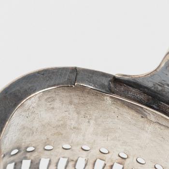 Henry Chawner, saltkar, ett par, silver, London 1790. Två skedar medföljer, George Maudsley Jackson, London 1892.