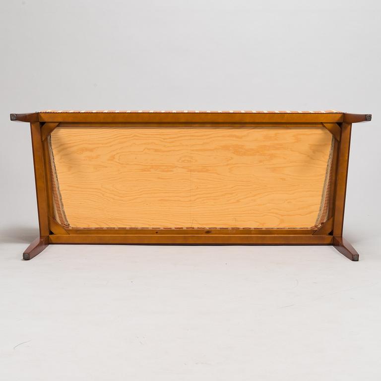 Eliel Saarinen, soffa, "Saarinen house Settee" för Adelta 1900-talets slut.