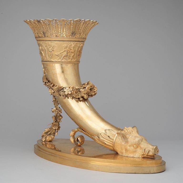 A RARE AND LARGE RHYTON VASE. French Empire, early 19th century.