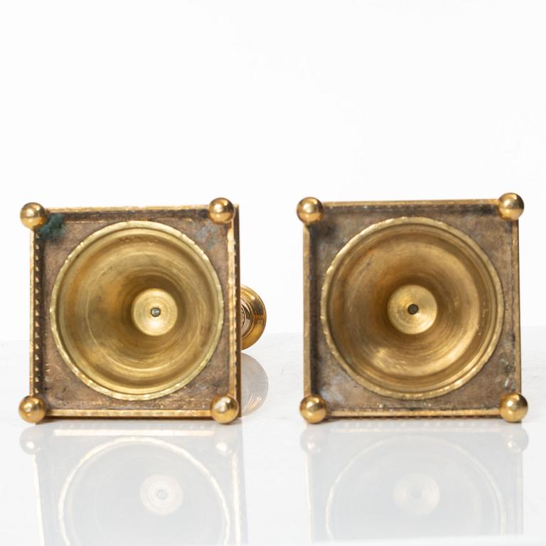 Ljusstakar, ett par, mässing, modell nr 71, Skultuna Messingsbruk, 1900-talets första hälft.