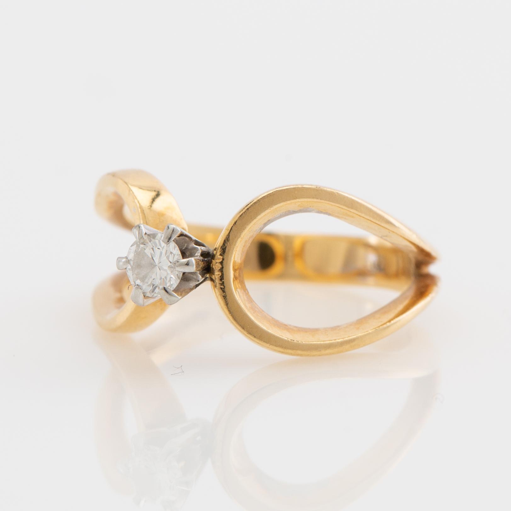 Ring, fantasy model, 18K gold with diamond.