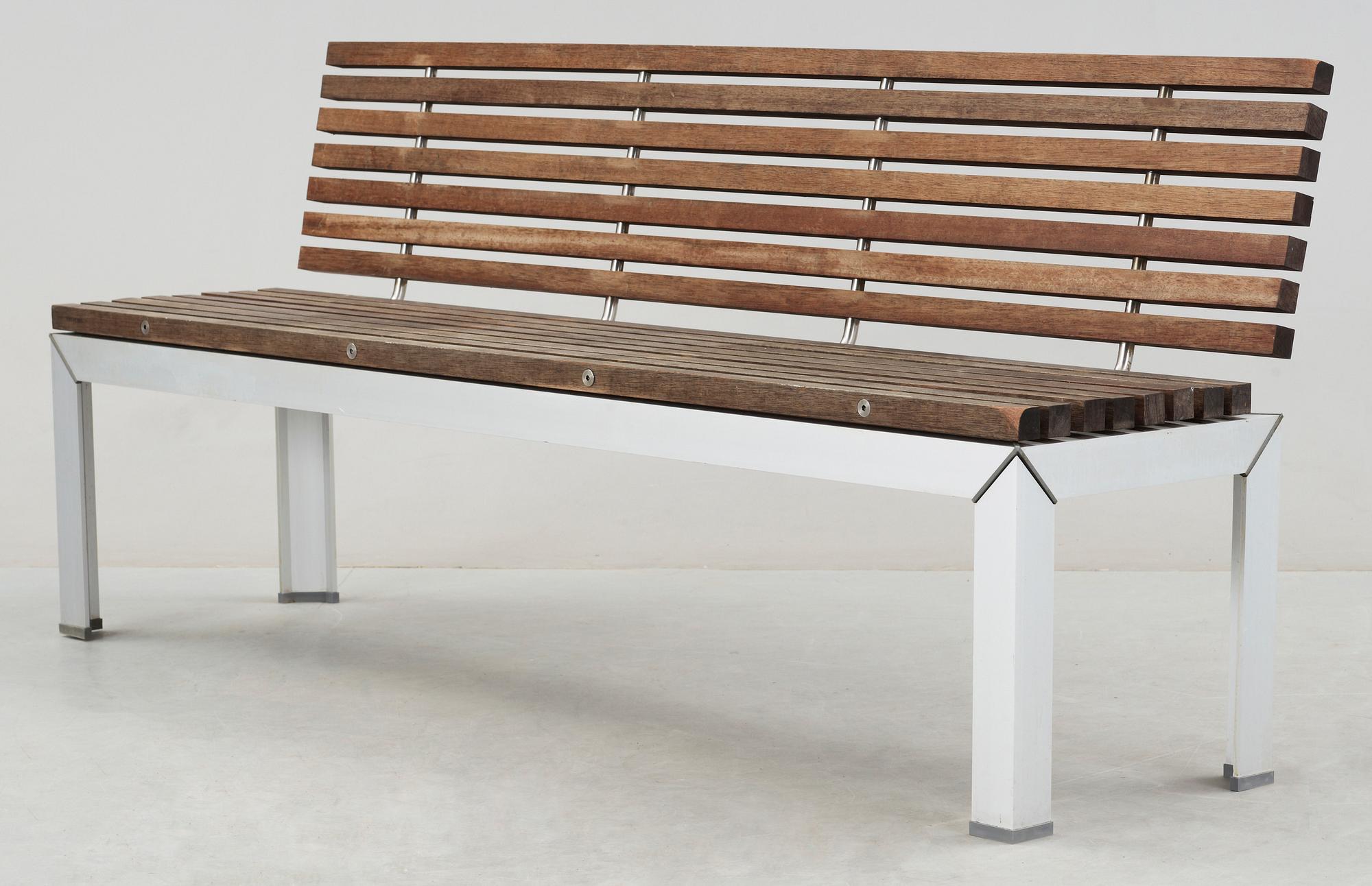 TRÄDGÅRDSBÄNK, Arnold Merckx, "Extremis", Formgiven 1998.