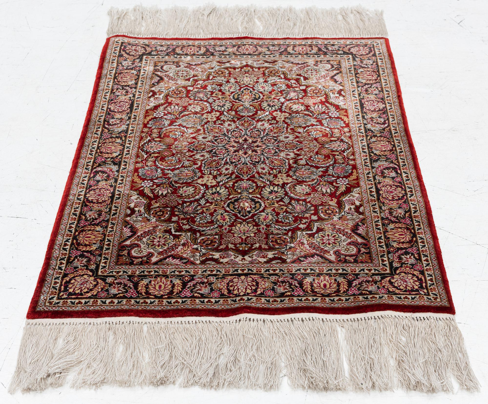 Carpet, silk, approx. 95 x 63 cm.