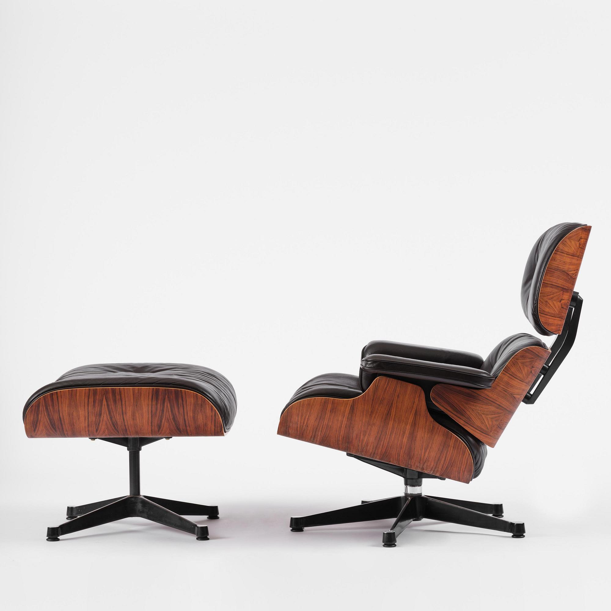 Charles & Ray Eames, an "Eames Lounge Chair" with ottoman, Vitra, late 1900s.