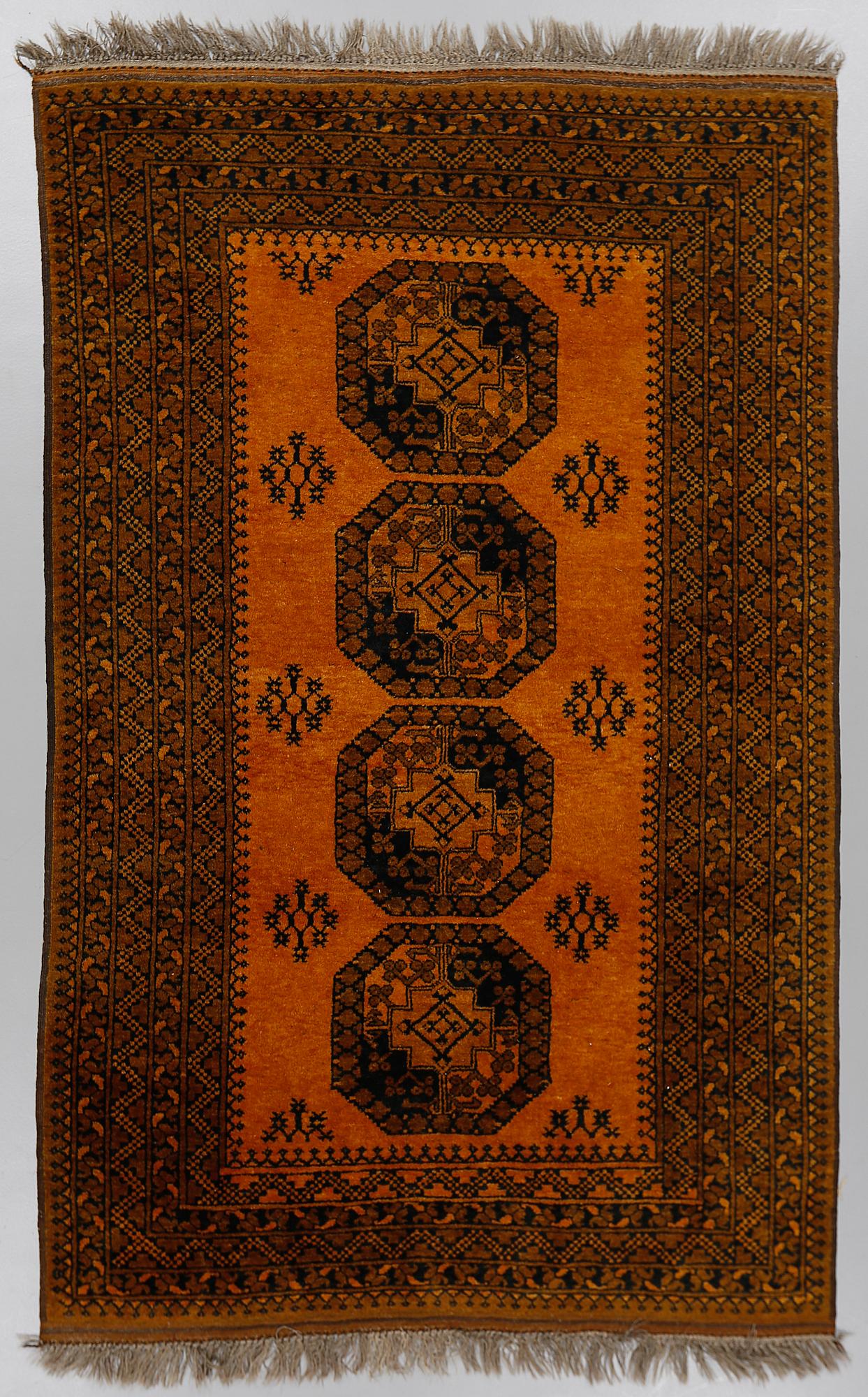 MATTA, guldafghan, semiantik, 218 x 142 cm.