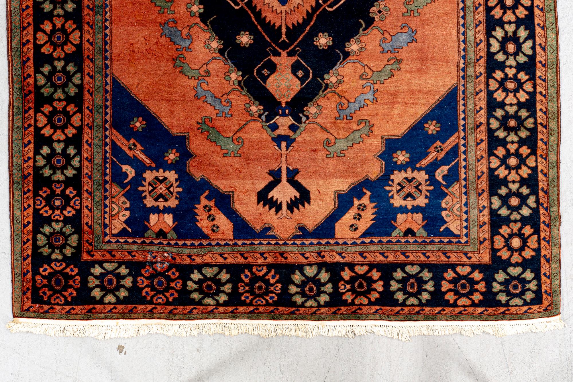 Matta Kassak old ca 244x194 cm.