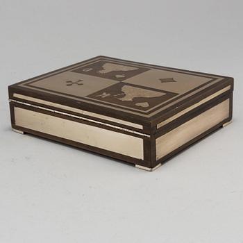 TENN & SILVER AB. Spelmarkerask, silver och trä, Göteborg 1945.