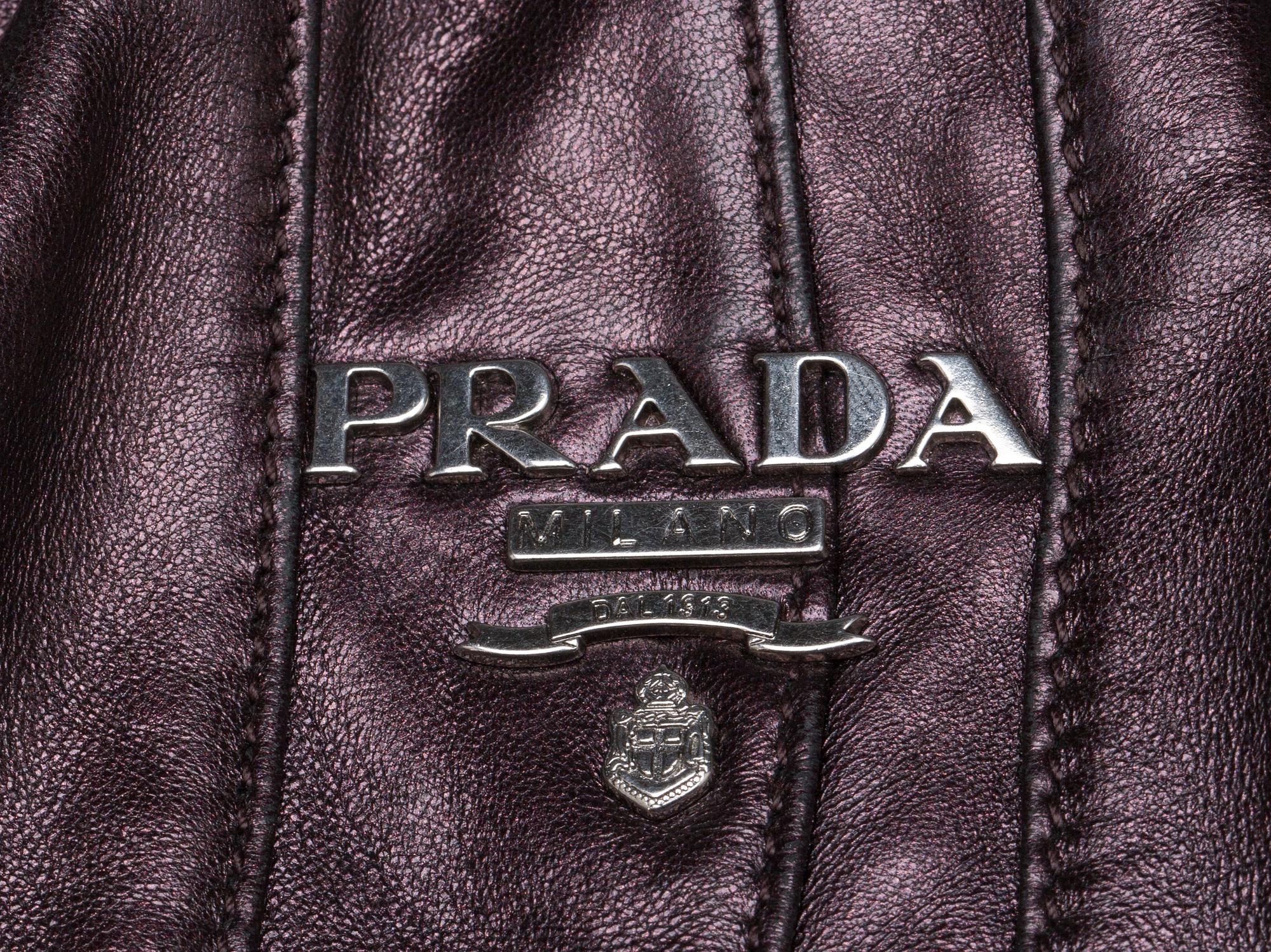 VÄSKA, Prada.