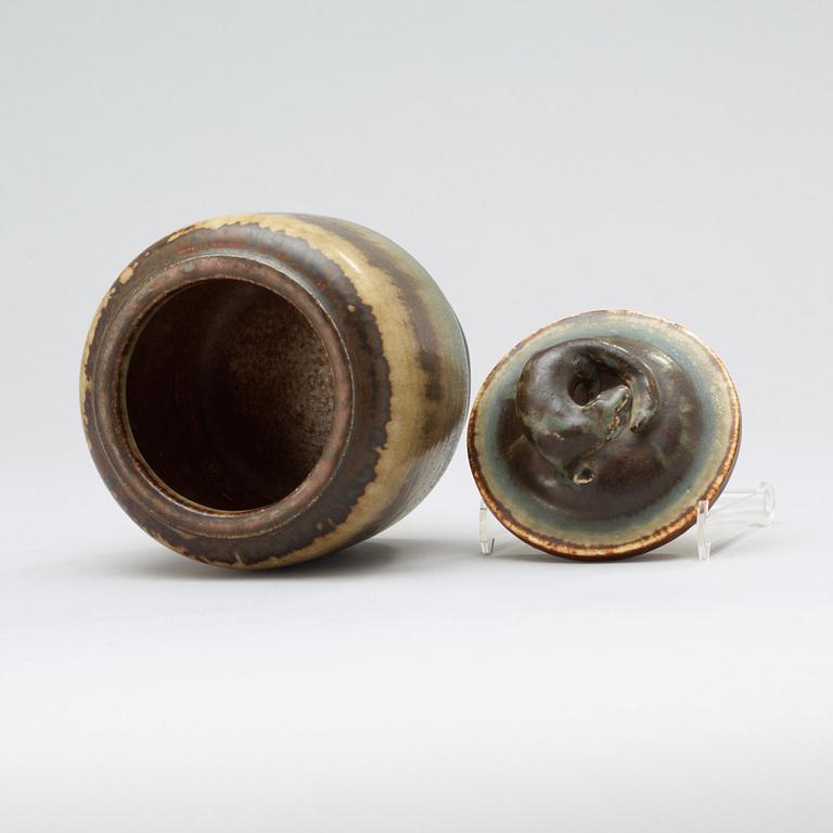 A Gunnar Nylund stoneware jar and cover, Bing & Grøndahl, Denmark 1920's-30's.